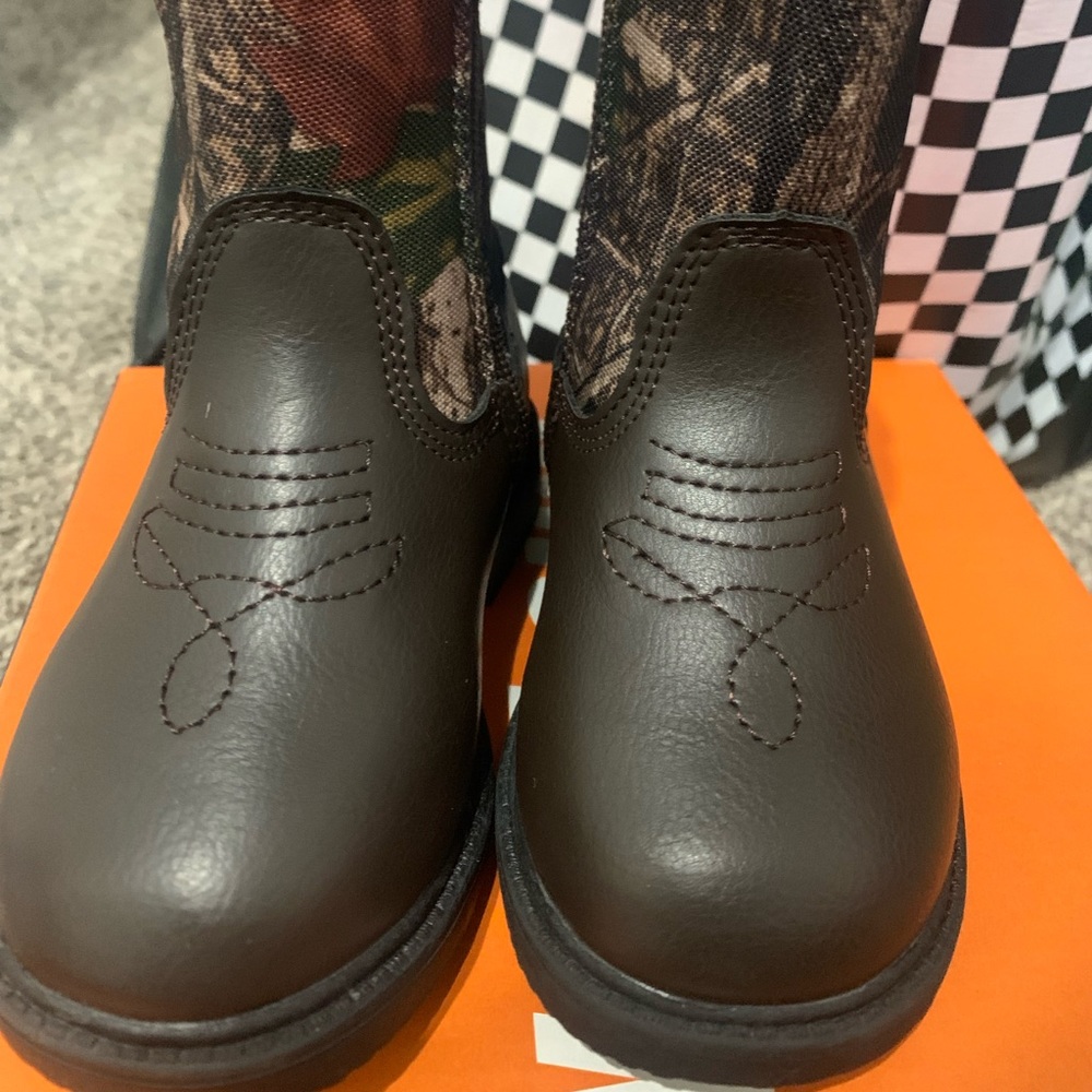 Daybreak toddler camp boots size 5